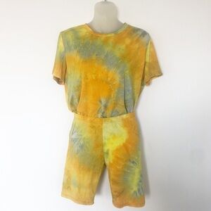 Daisy Womens 90s Y2K Yellow Tie Dye Short Sleeve Tee and Bike Short Set Sz L
